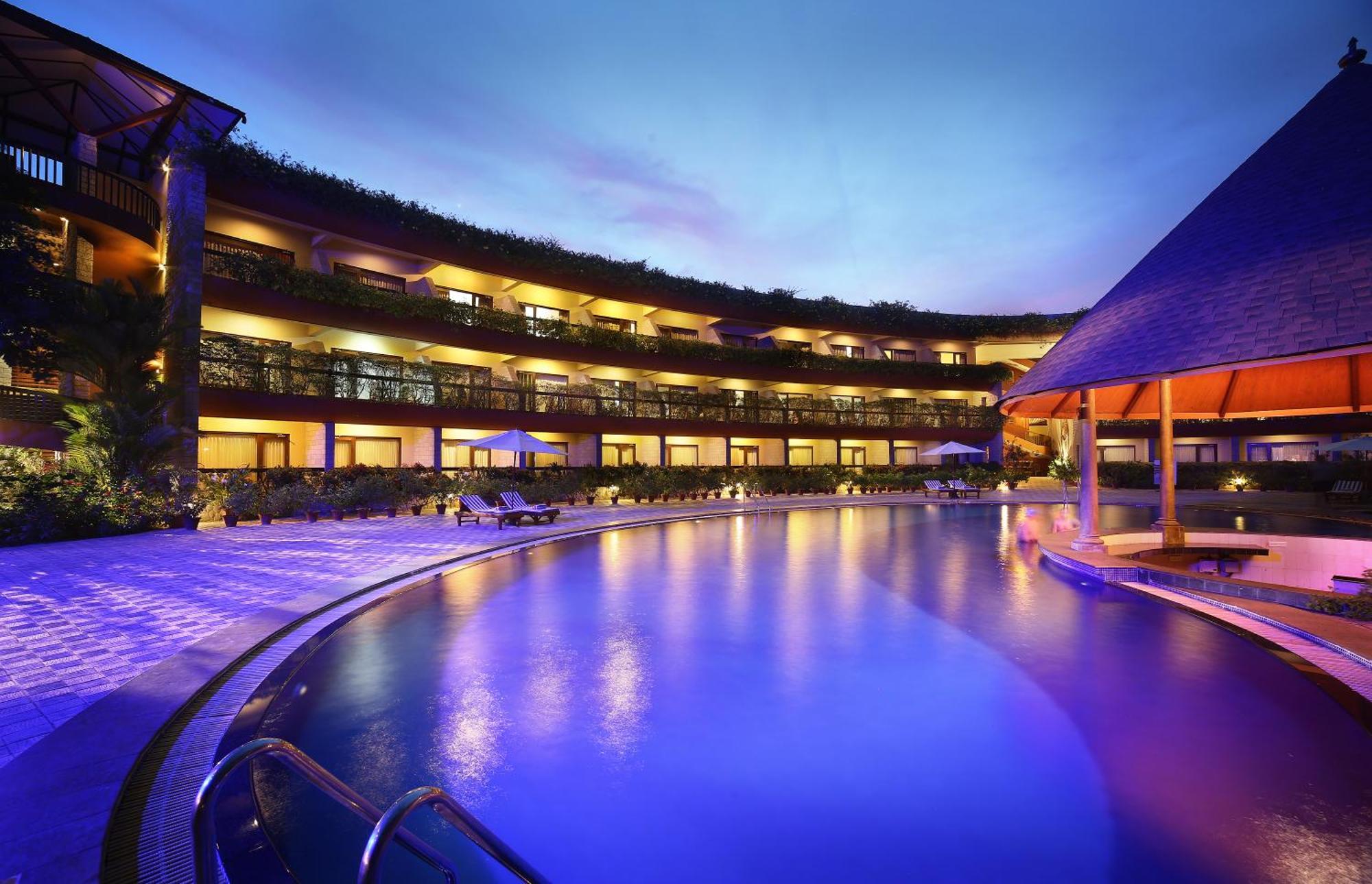טריואנדרום Uday Suites - The Airport Hotel מראה חיצוני תמונה
