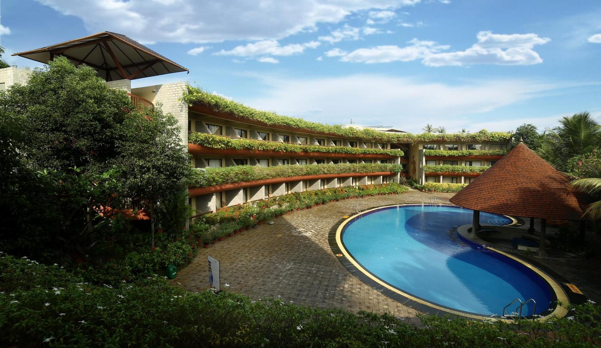 טריואנדרום Uday Suites - The Airport Hotel מראה חיצוני תמונה