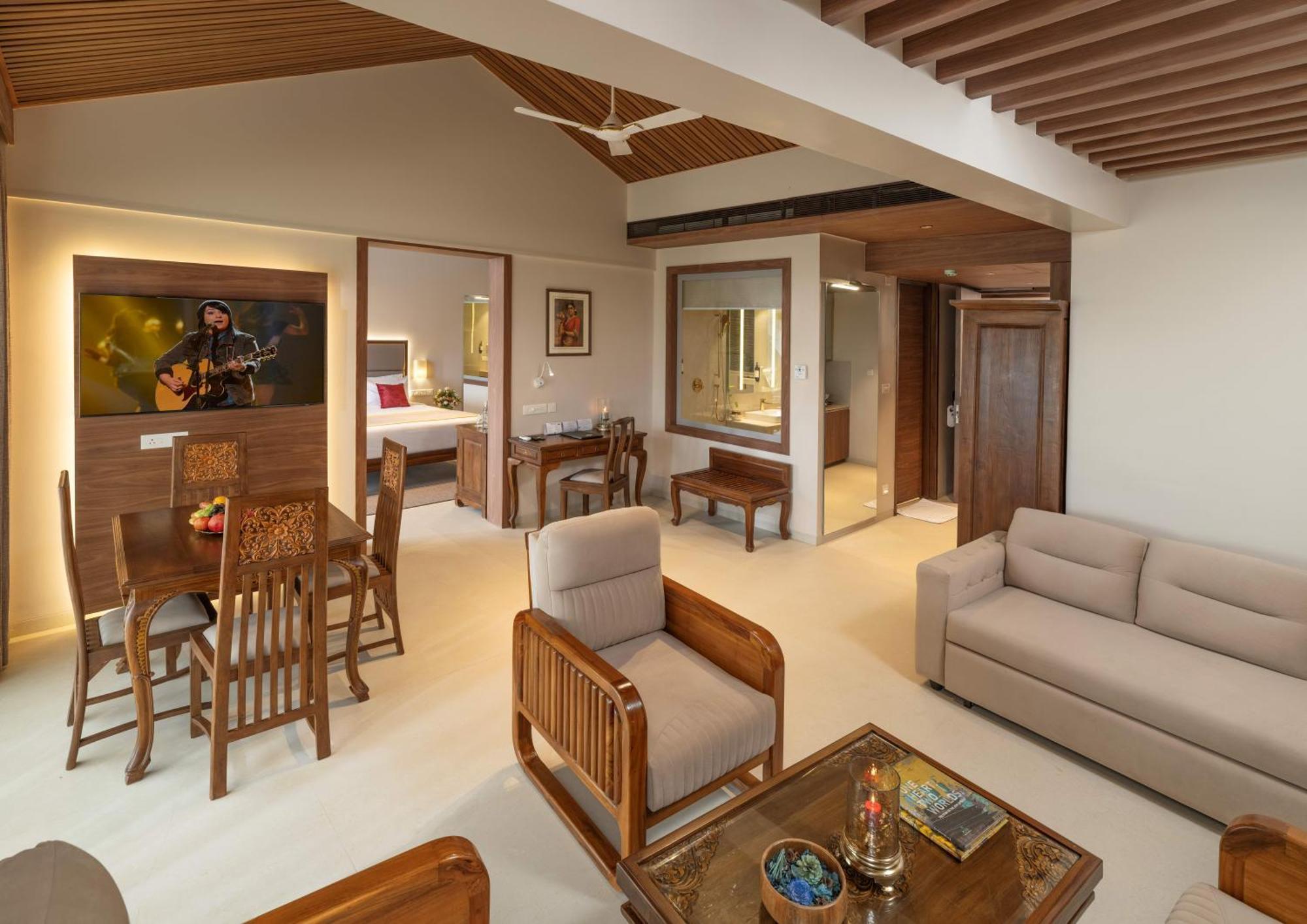 טריואנדרום Uday Suites - The Airport Hotel מראה חיצוני תמונה